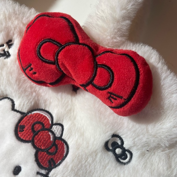 Hello Kitty Plush Bag with Red Bow - Picture 4 of 6